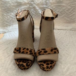 NIB Olivia ?? Animal print platform heels. SZ 8